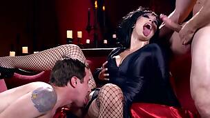 Hottie desires 2 lads to screw her from one as well as the other sides concurrently